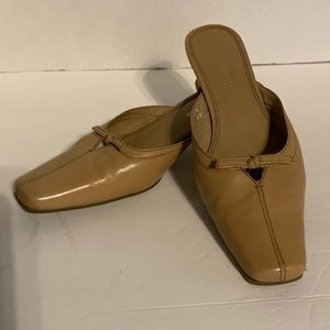 LIZ CLAIBORNE SLIDE. TAN , kitten heal.